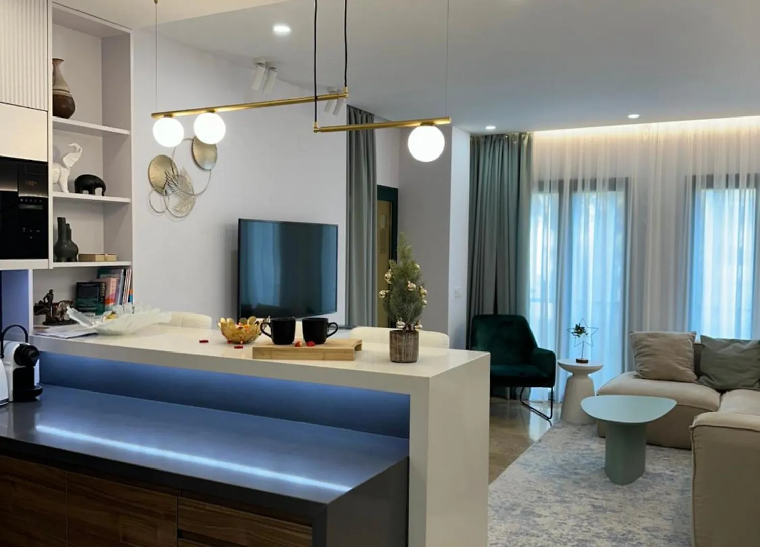 Luxury Blue Coast Seaside Retreat Marbella Apartment