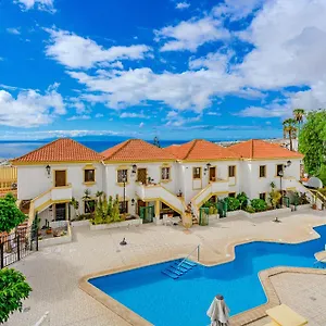 Stylish Design W Ocean & Pool View, King Size Bed, Wifi,2 Smart Tv, Street Parking, 2 Pools Access Apartment Costa Adeje (Tenerife)